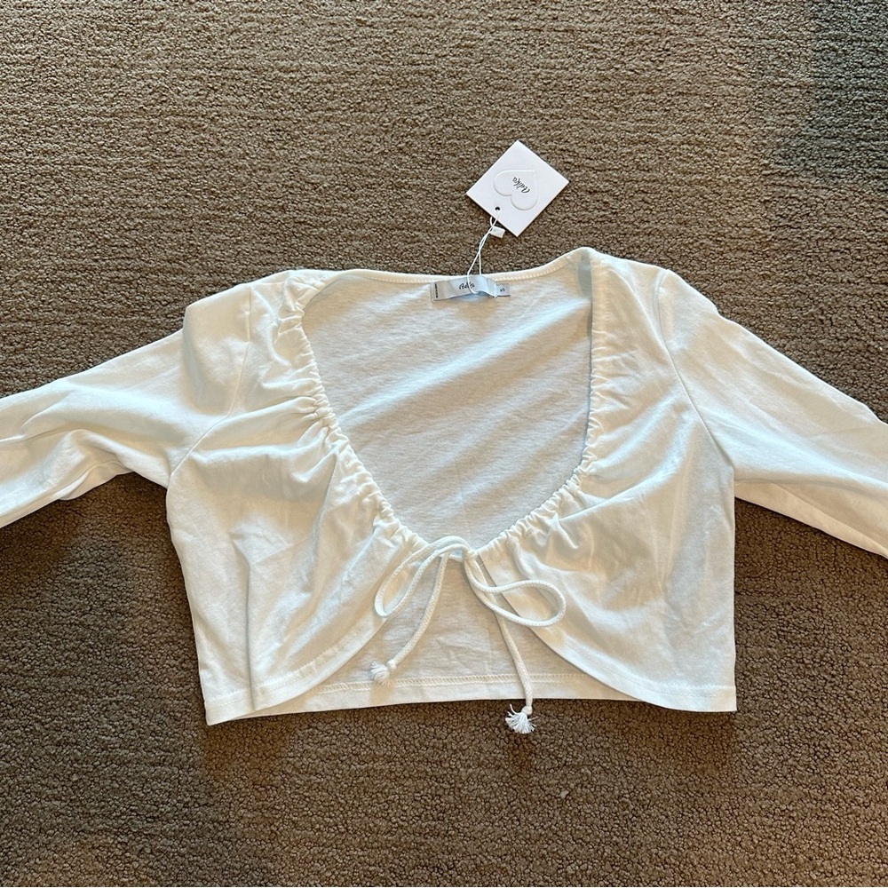 Adika White Tied String Long Sleeve Crop Top